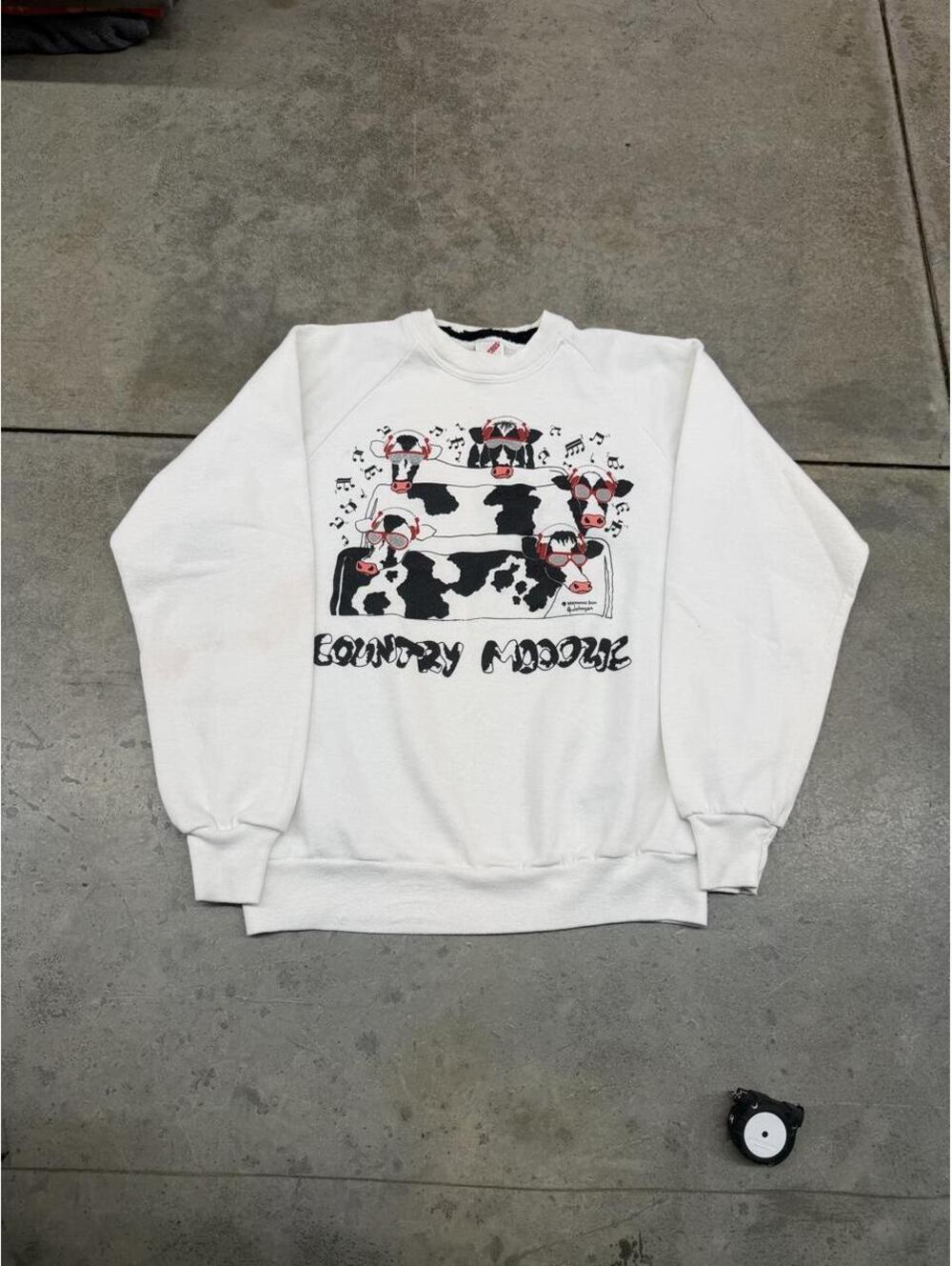 vintage country moozic cow made in usa white nature animal farm crewneck large
